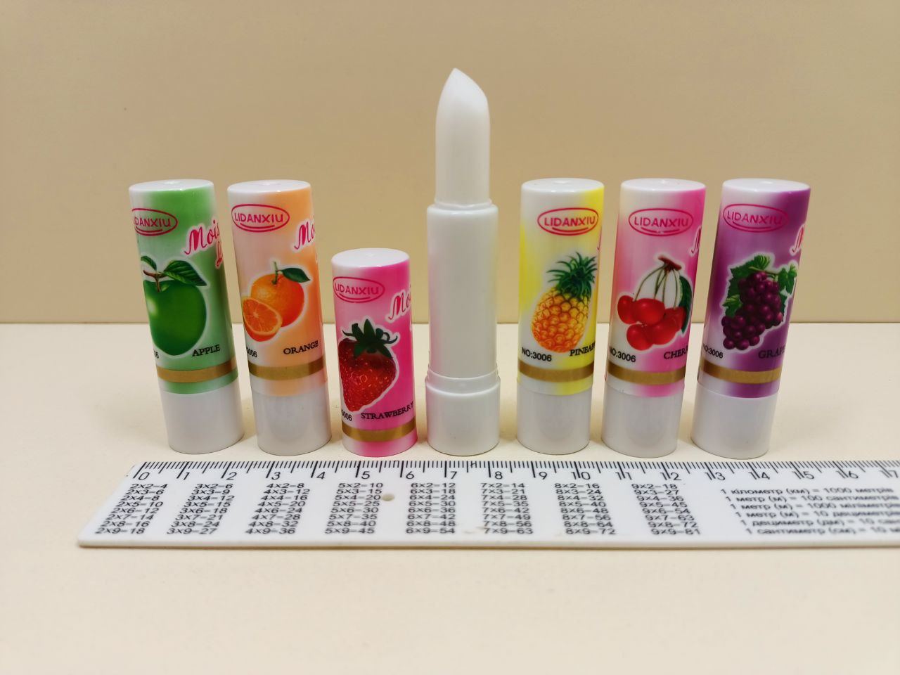 Помада “Біла” гігієнічна “Lip Balm” фруктова